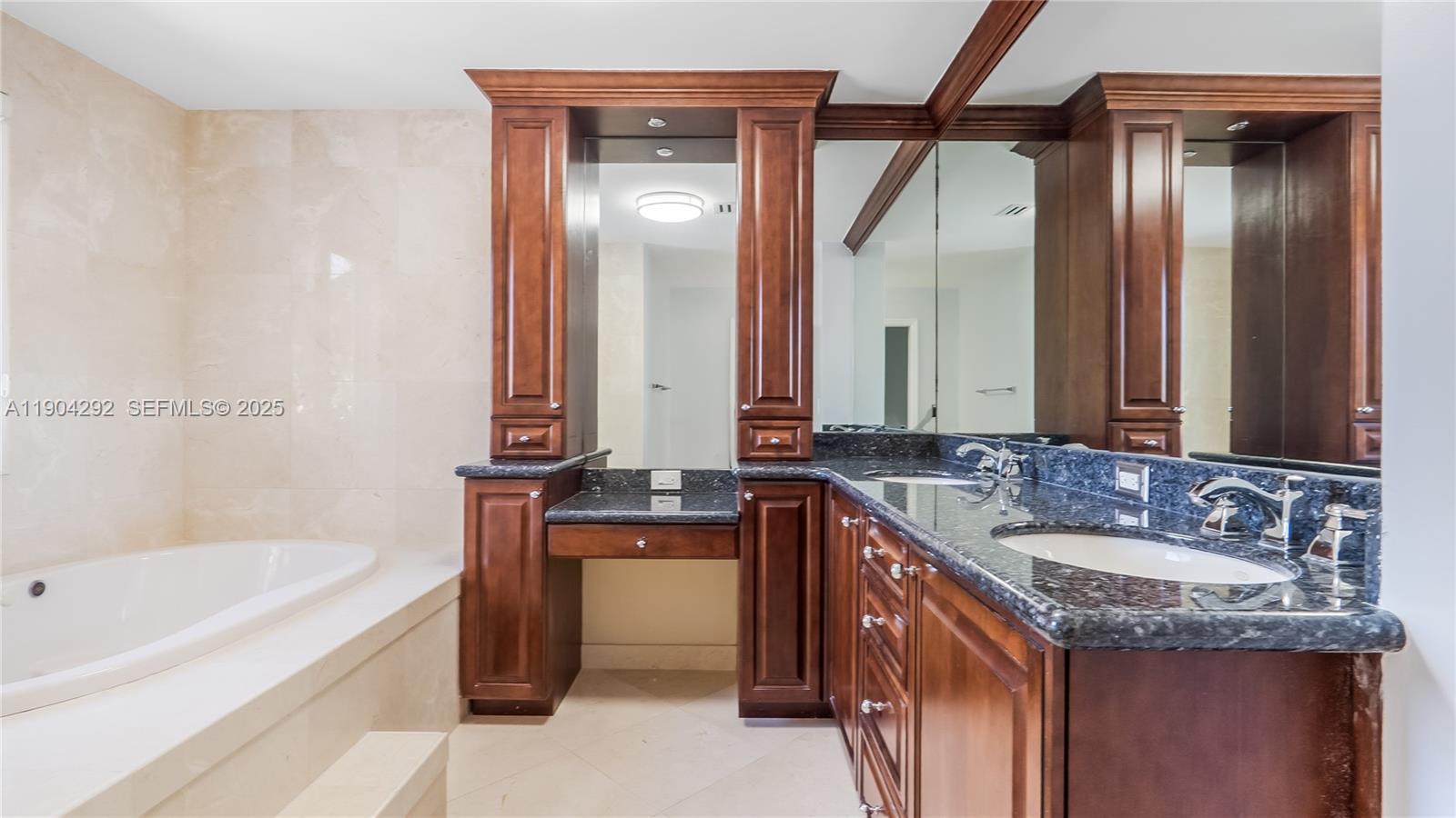 SANTA BARBARA SHORES - Residential