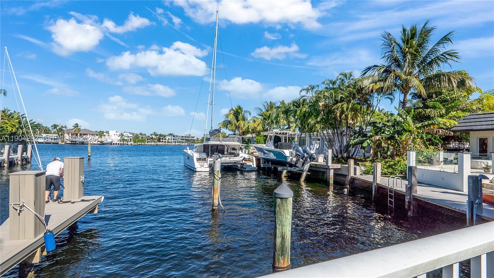 SANTA BARBARA SHORES - Residential