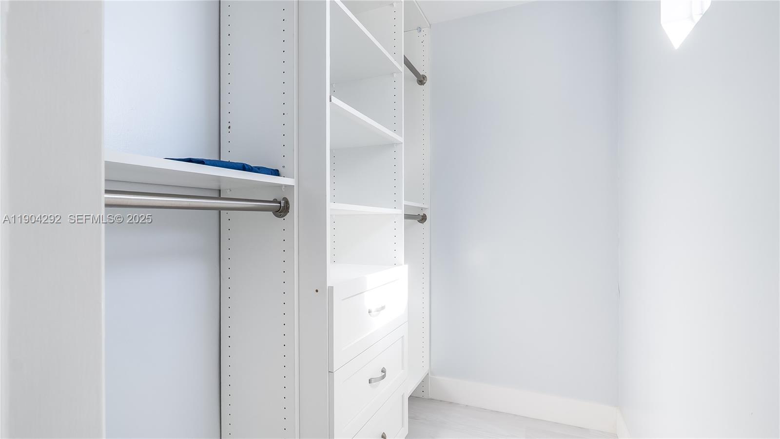 SANTA BARBARA SHORES - Residential