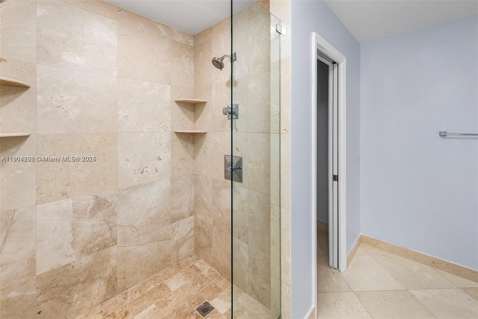 SANTA BARBARA SHORES - Residential