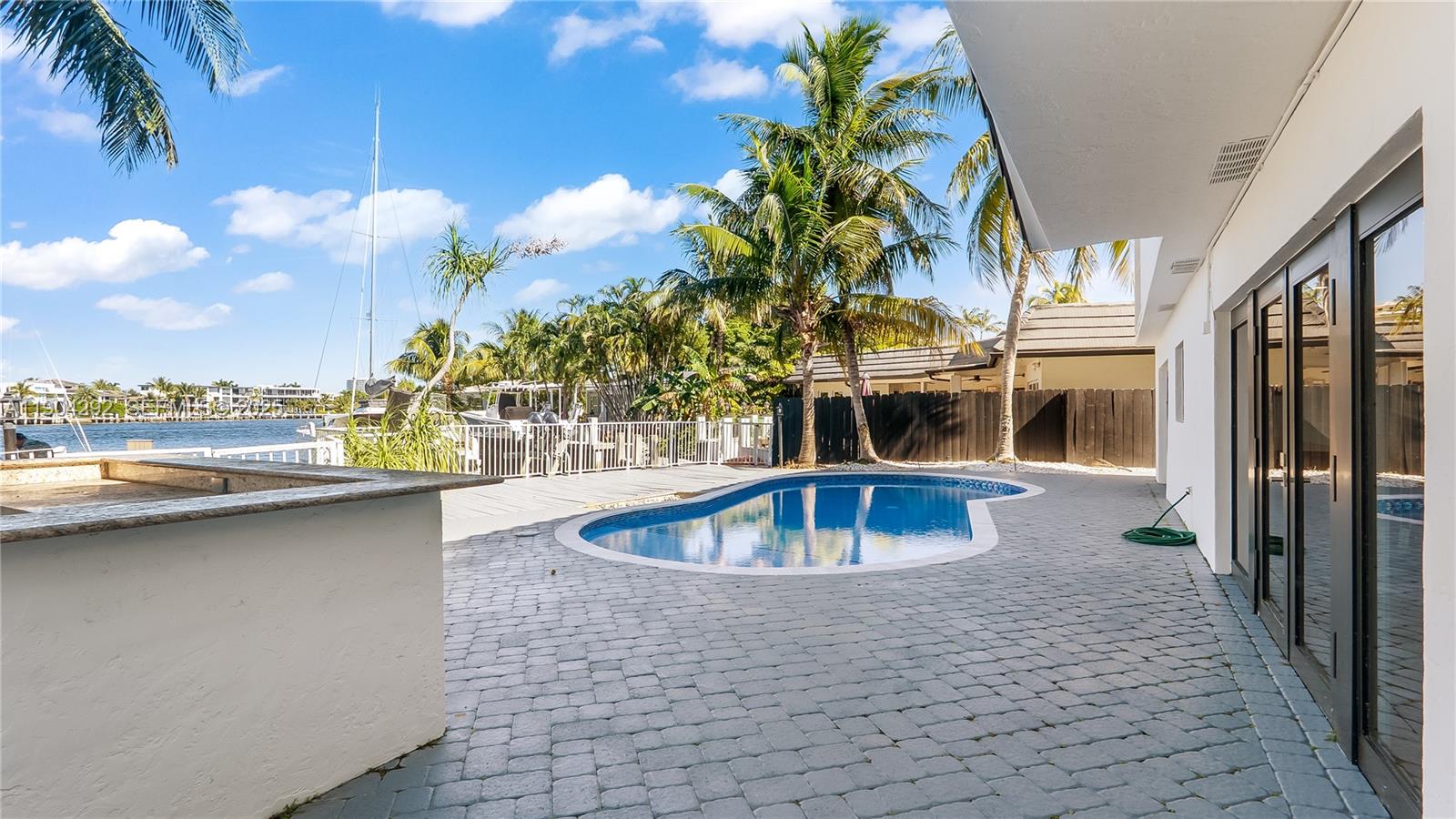 SANTA BARBARA SHORES - Residential