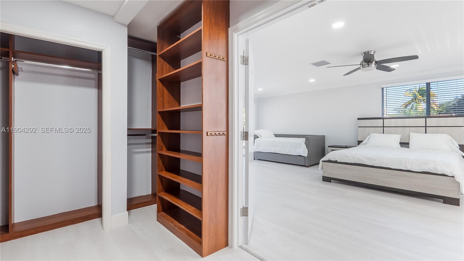 SANTA BARBARA SHORES - Residential