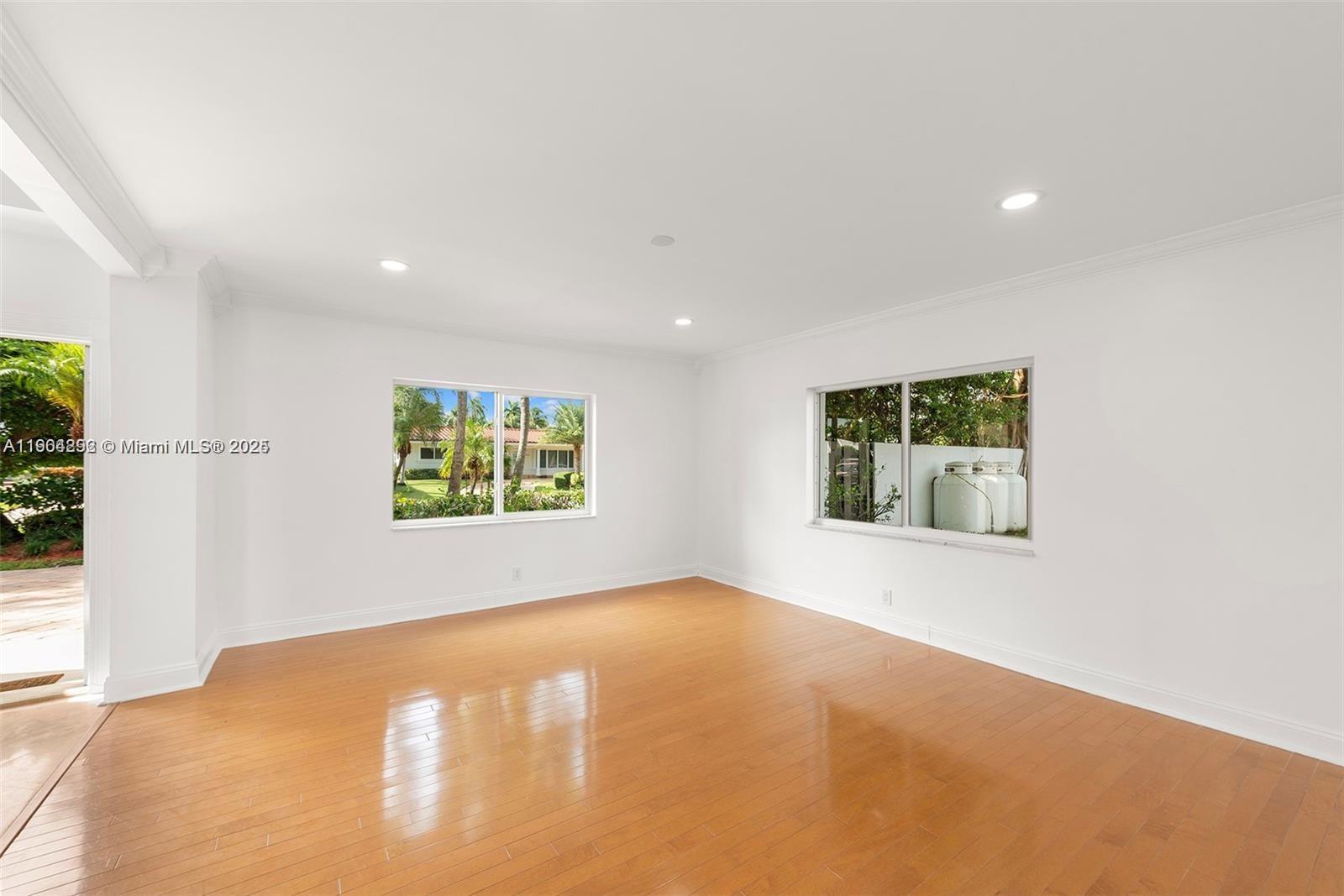 SANTA BARBARA SHORES - Residential