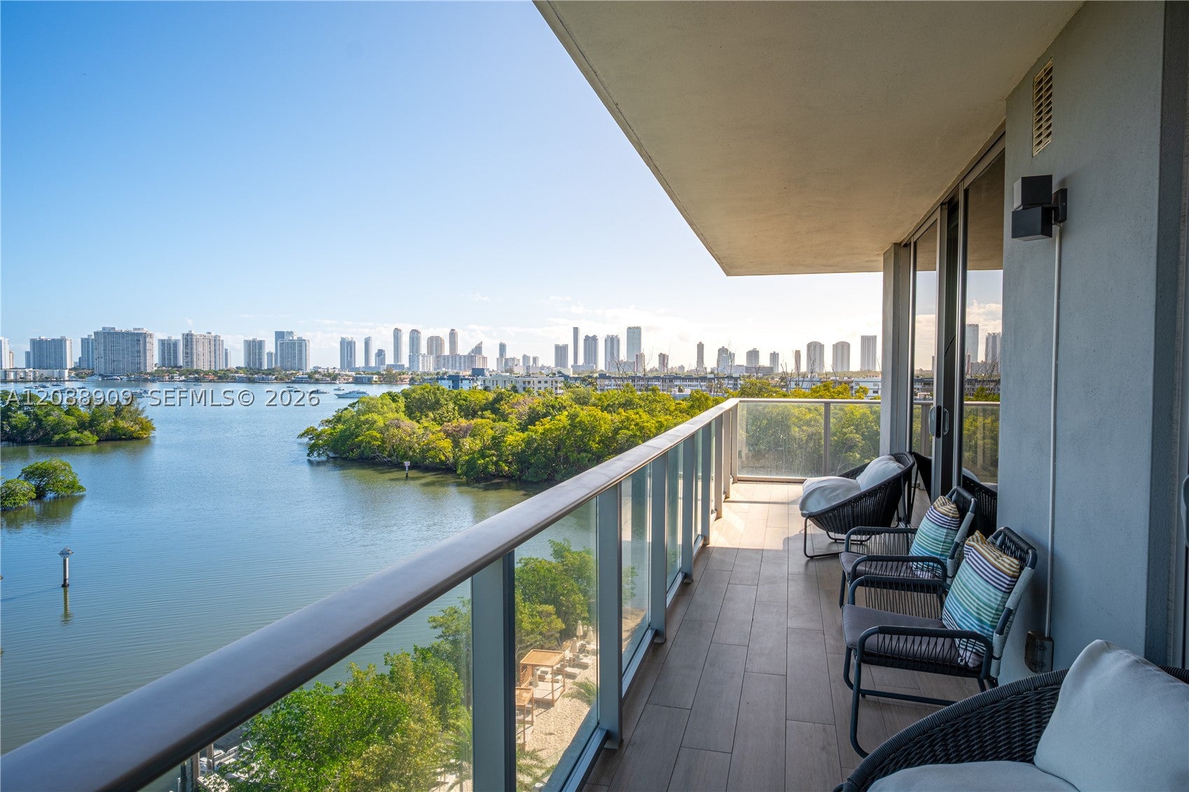 16385 Biscayne Blvd 707