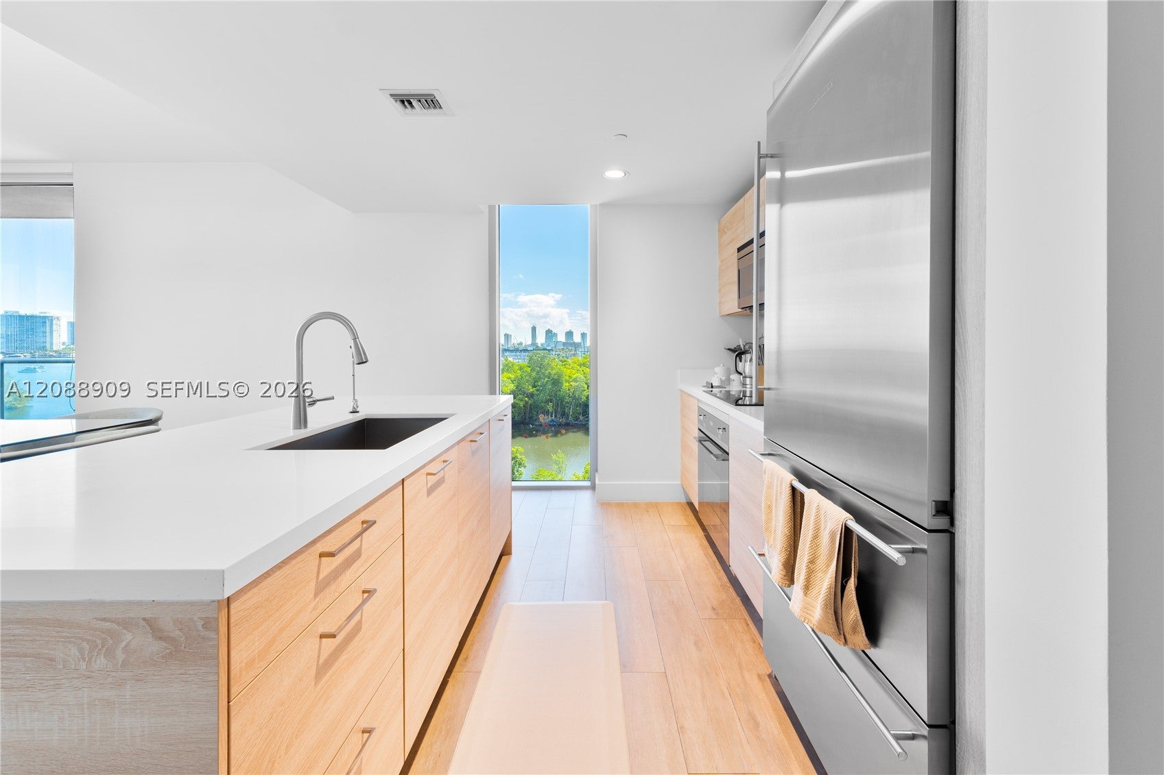 16385 Biscayne Blvd 707, North Miami Beach FL 33160