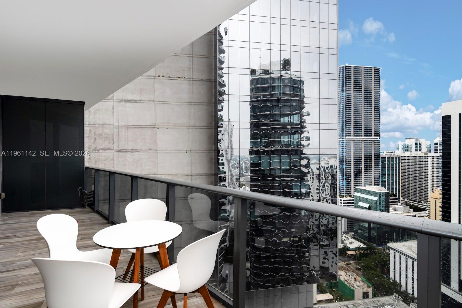 SLS LUX BRICKELL - Residential