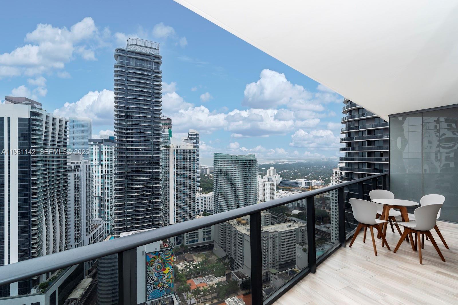 SLS LUX BRICKELL - Residential