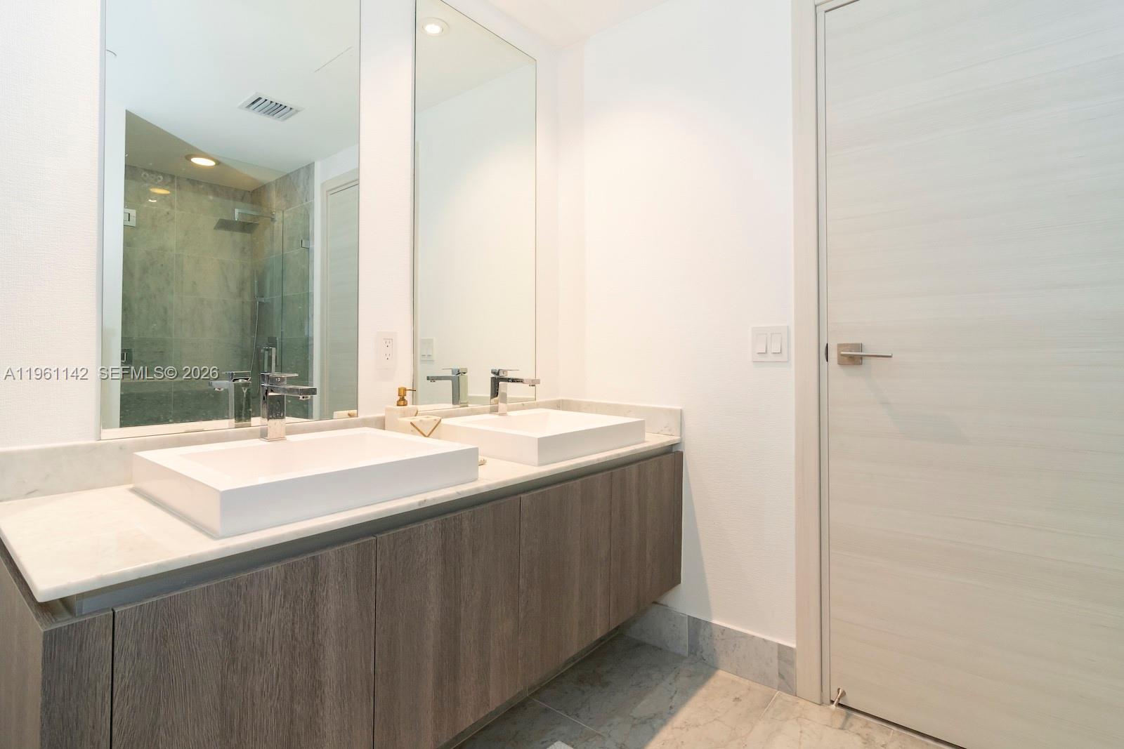 SLS LUX BRICKELL - Residential