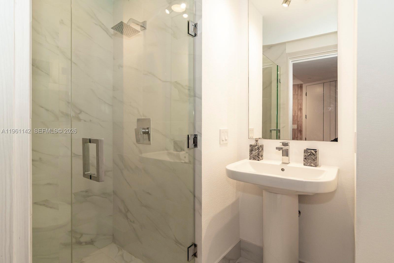 SLS LUX BRICKELL - Residential