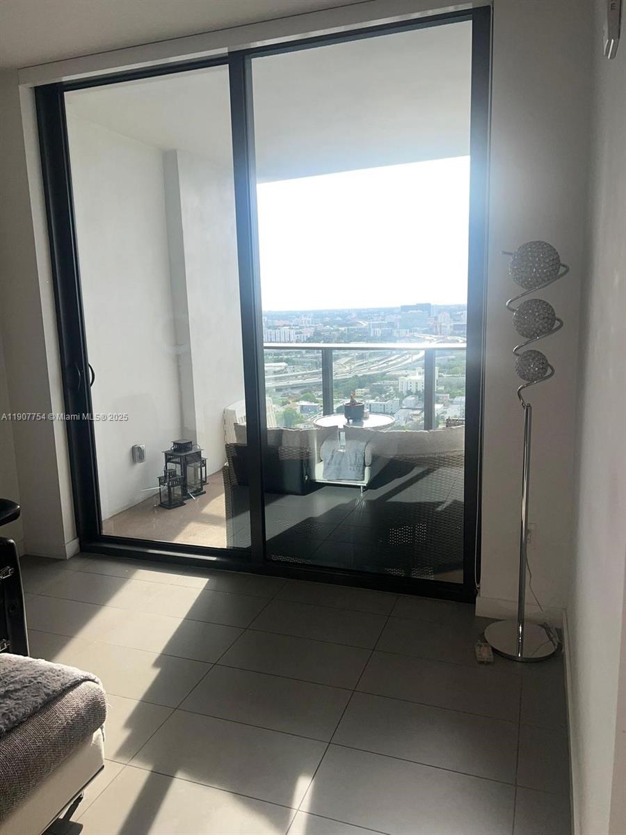 CANVAS CONDO - Residential Lease