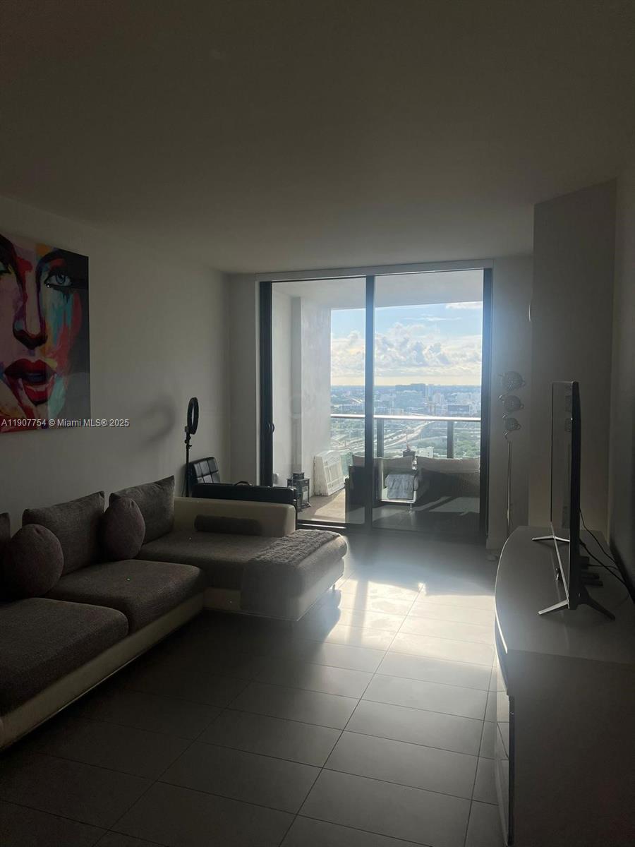 CANVAS CONDO - Residential Lease