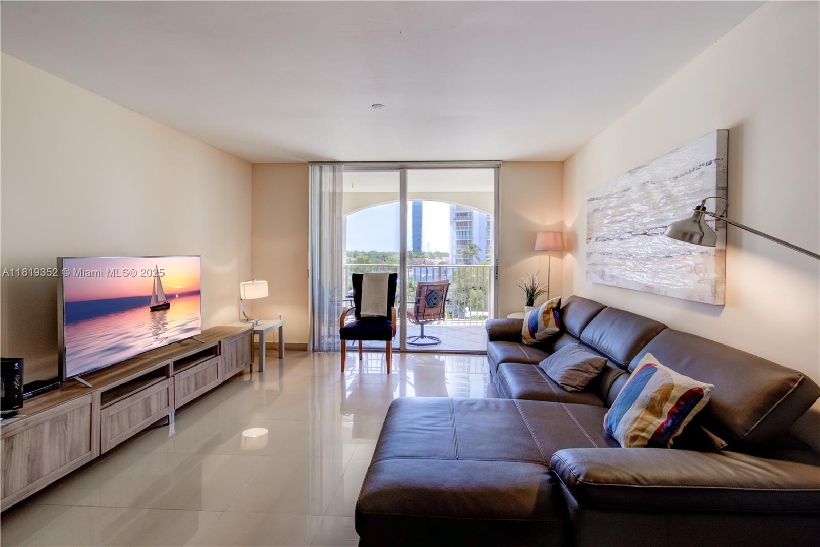 19601 E Country Club Dr 7606, Aventura, Miami-Dade County, Florida - 2 Bedrooms  
2 Bathrooms - 