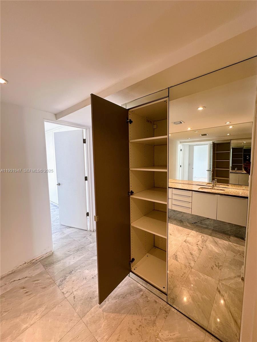 VECINO DEL MAR CONDO - Residential