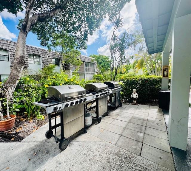 OAKLAND SHORES CONDOMINIU - Residential