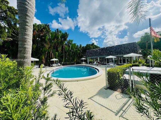 OAKLAND SHORES CONDOMINIU - Residential