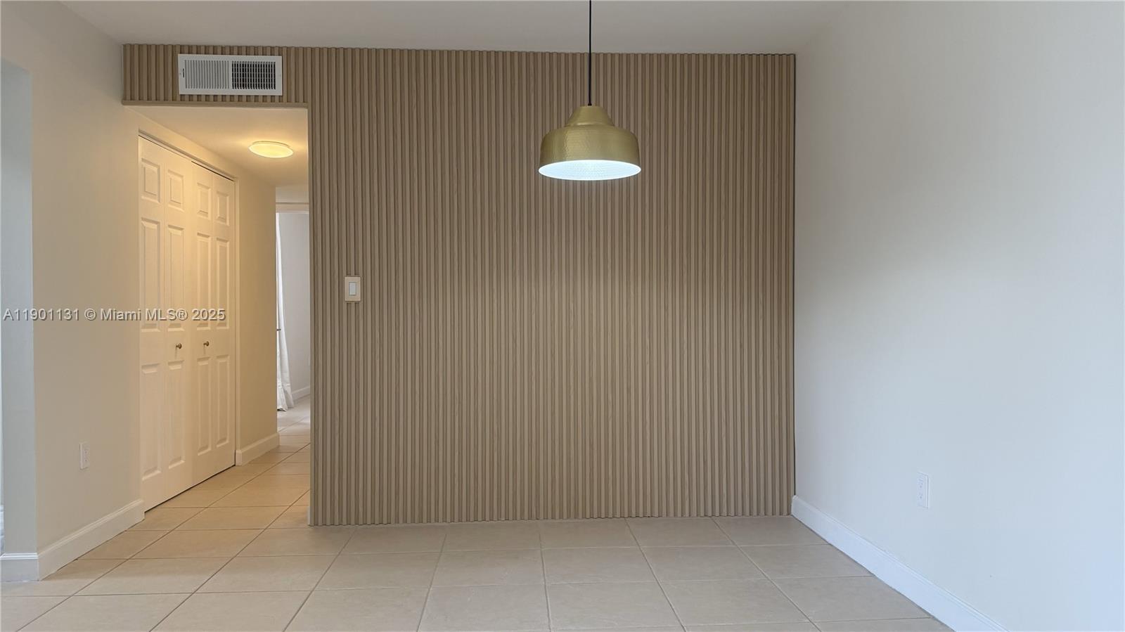 VERSAILLES GARDENS II CON - Residential