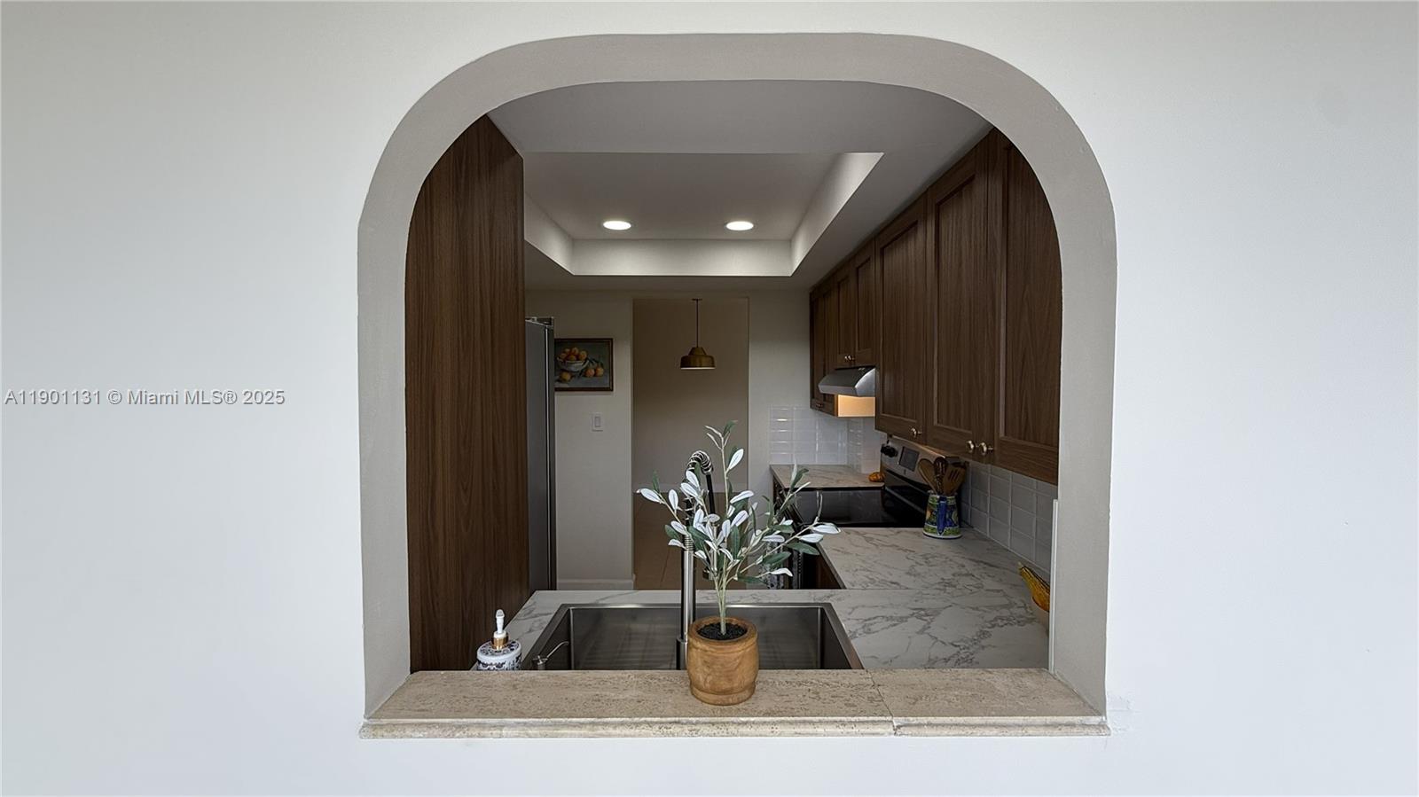 VERSAILLES GARDENS II CON - Residential