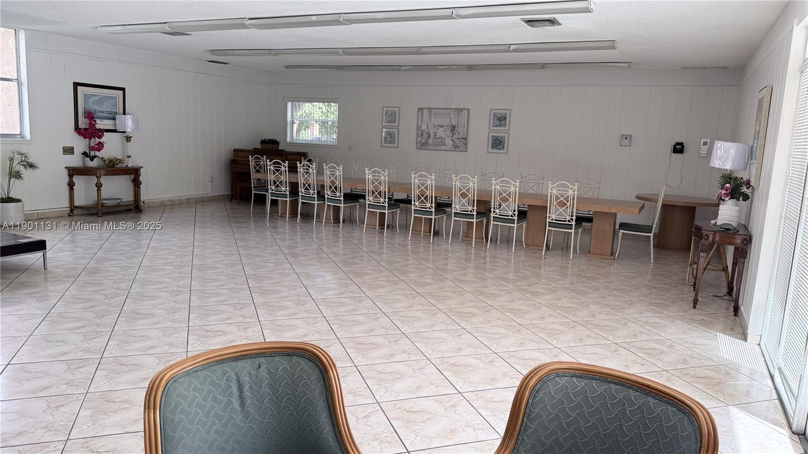 VERSAILLES GARDENS II CON - Residential