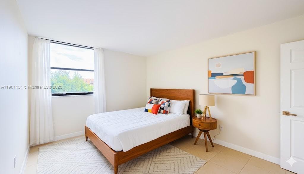 VERSAILLES GARDENS II CON - Residential