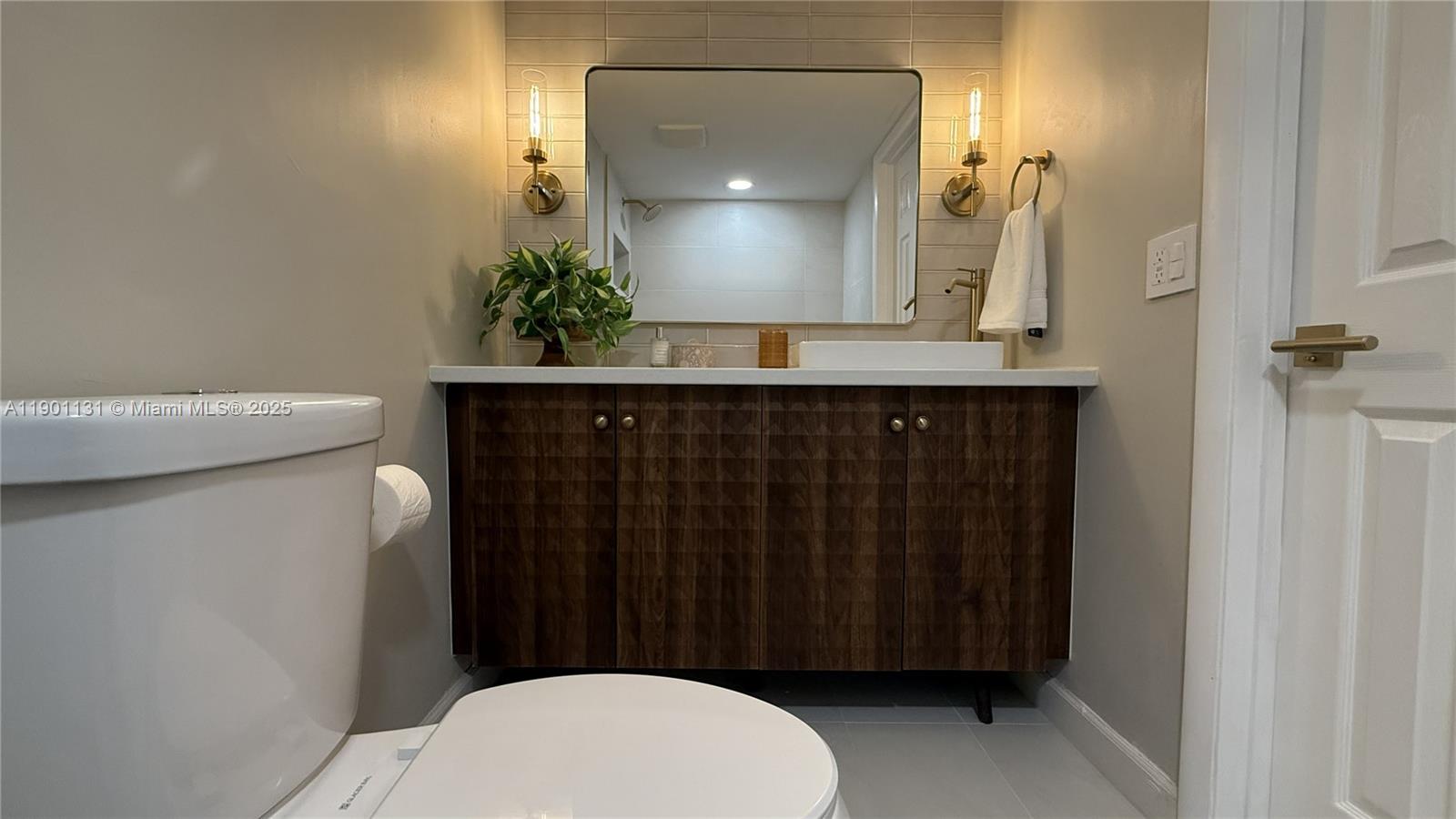 VERSAILLES GARDENS II CON - Residential