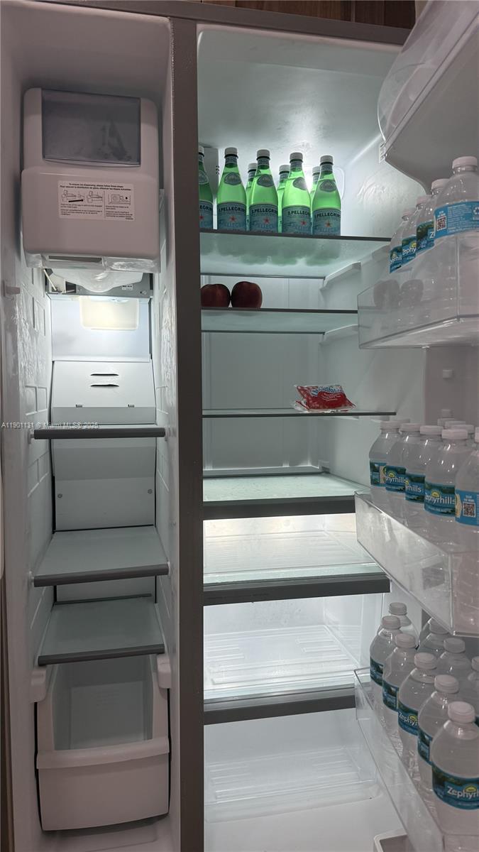 VERSAILLES GARDENS II CON - Residential