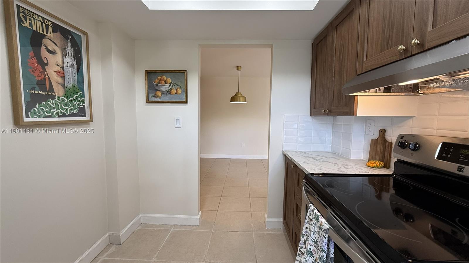 VERSAILLES GARDENS II CON - Residential