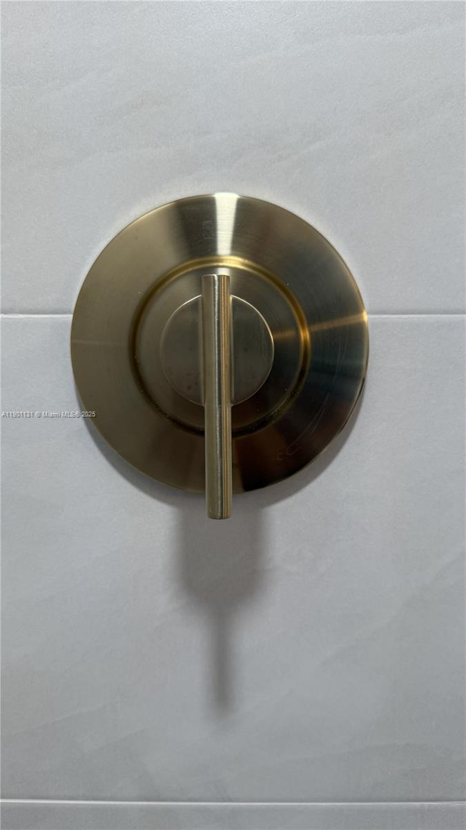 VERSAILLES GARDENS II CON - Residential