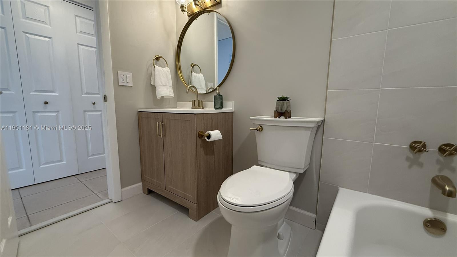 VERSAILLES GARDENS II CON - Residential