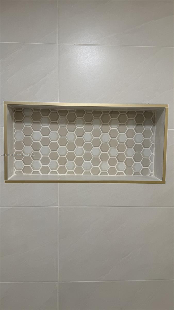 VERSAILLES GARDENS II CON - Residential