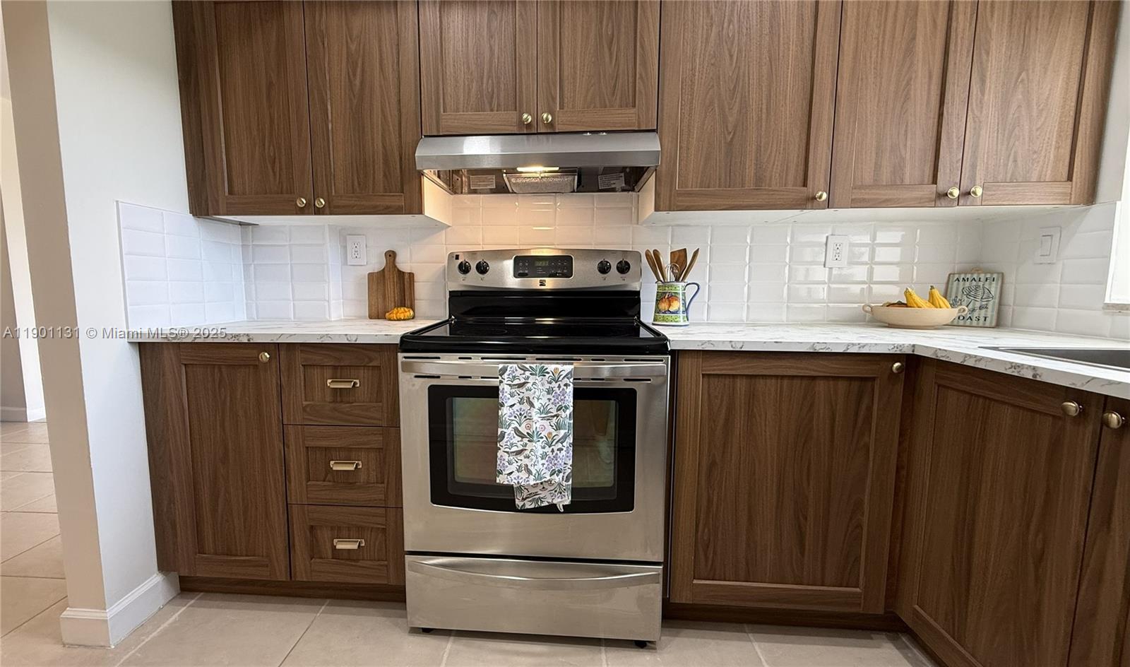 VERSAILLES GARDENS II CON - Residential