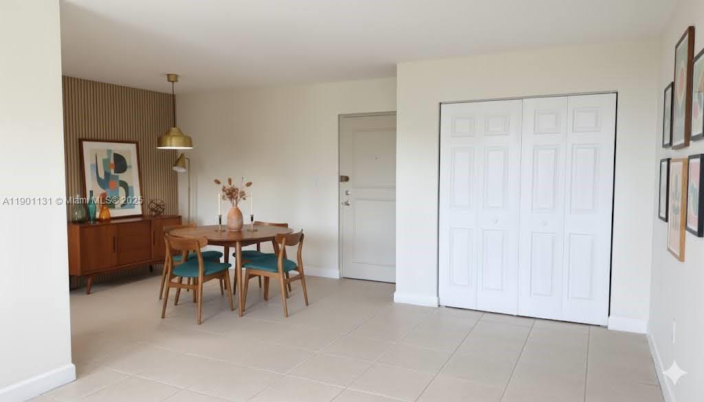 VERSAILLES GARDENS II CON - Residential