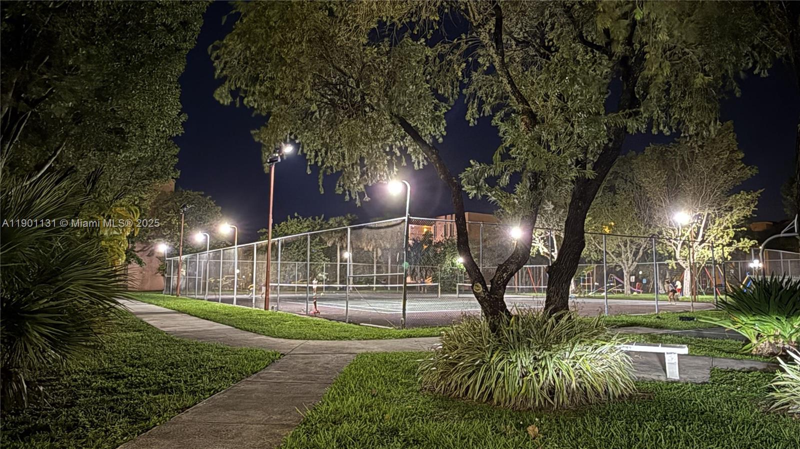 VERSAILLES GARDENS II CON - Residential