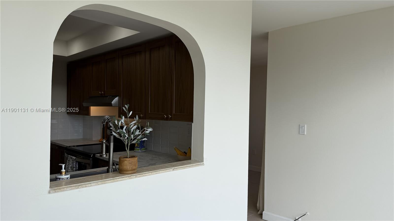 VERSAILLES GARDENS II CON - Residential