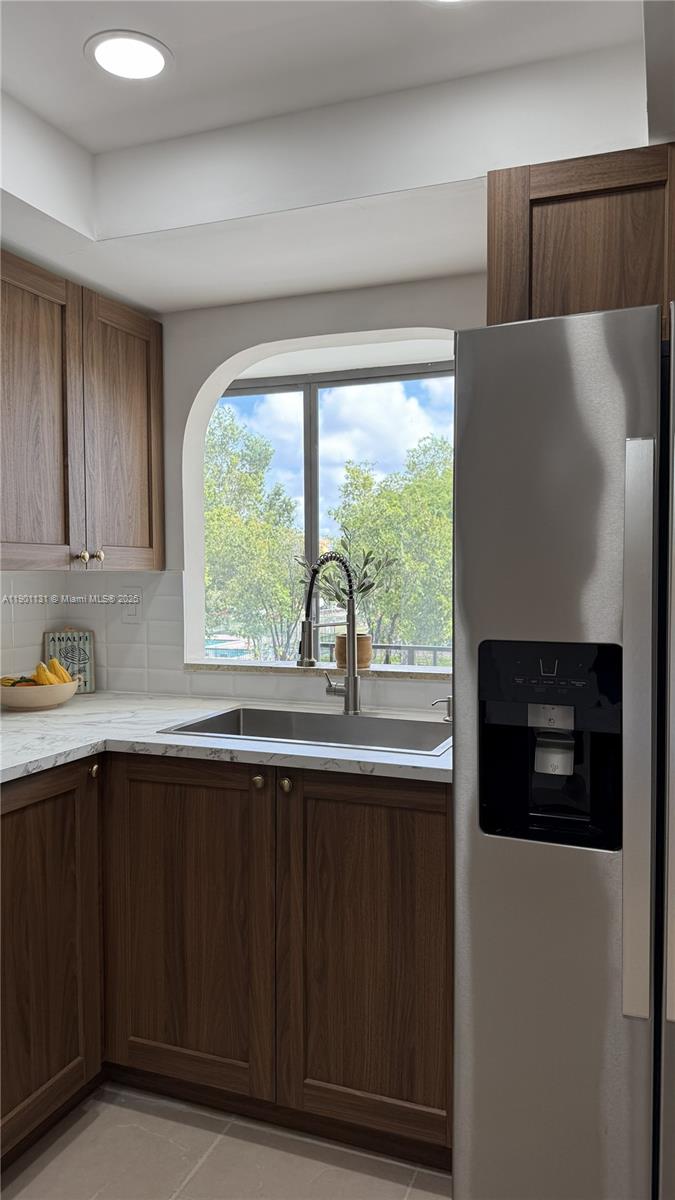 VERSAILLES GARDENS II CON - Residential