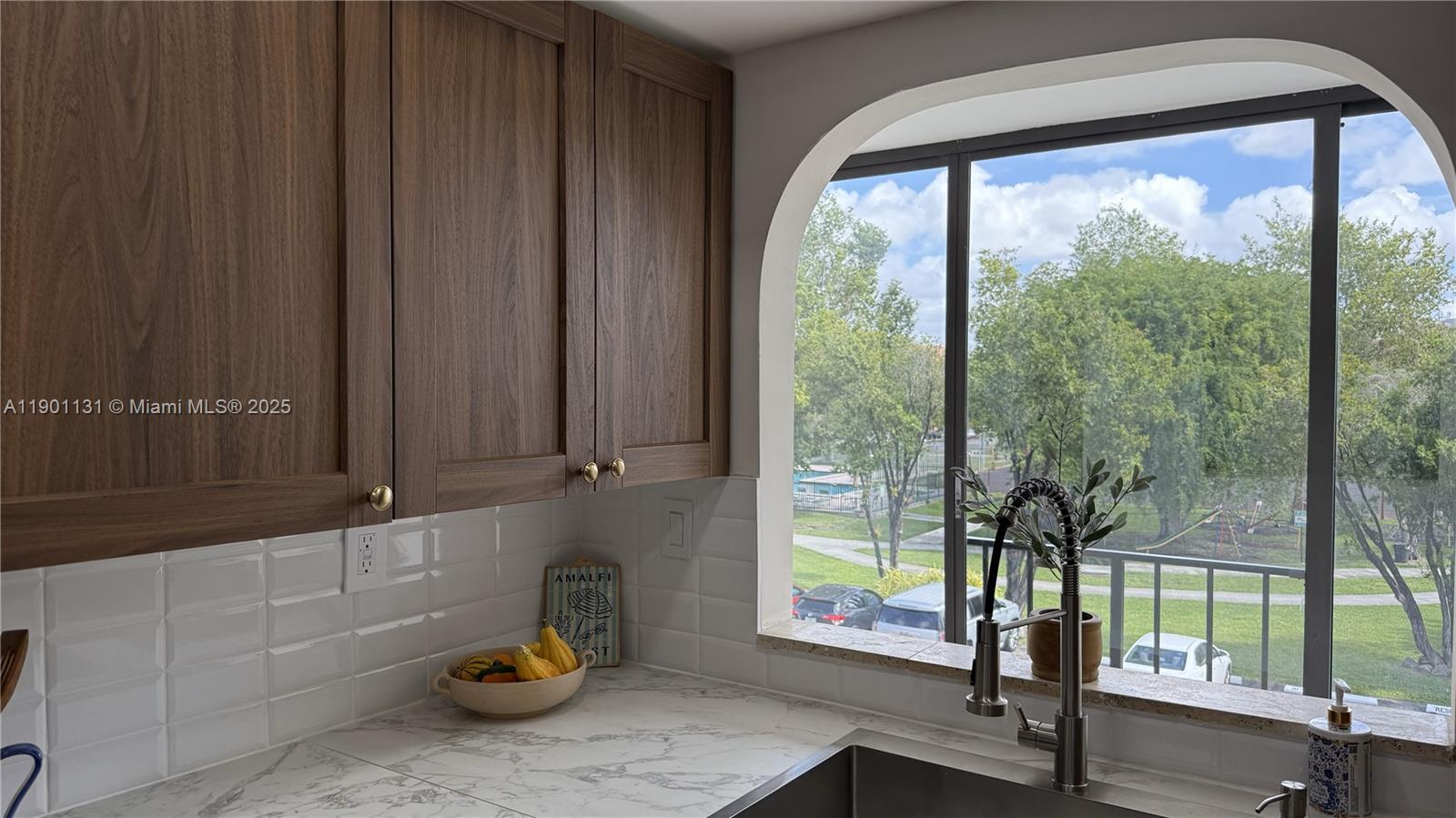 VERSAILLES GARDENS II CON - Residential