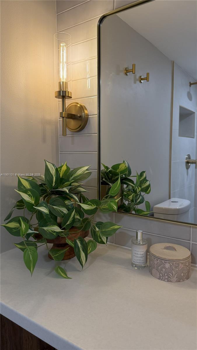 VERSAILLES GARDENS II CON - Residential