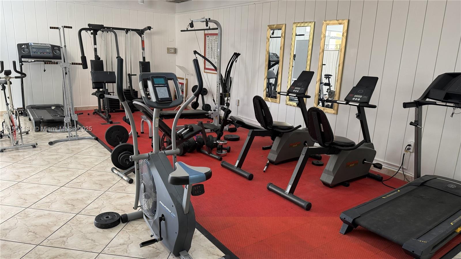 VERSAILLES GARDENS II CON - Residential