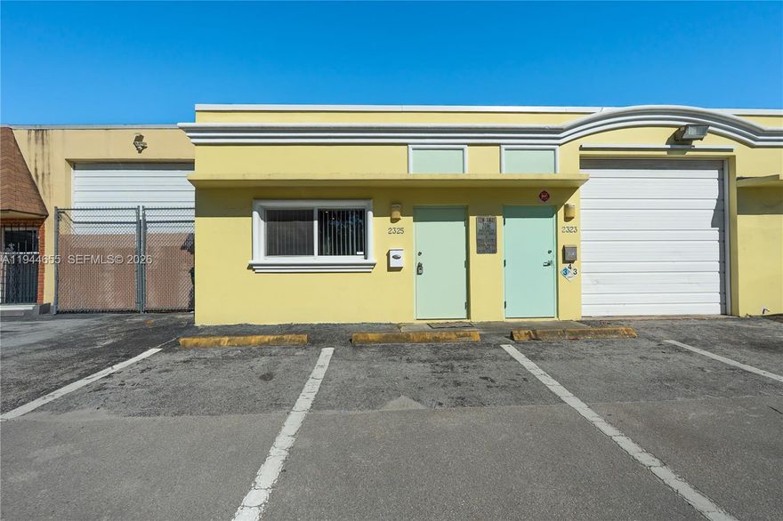 Excellent showroom–warehouse for rent offering 1,023 SF in a prime central location just minutes from I-95. Features a functional front office/reception area and rear warehouse space. Includes private full bathroom, private kitchenette with refrigerator and microwave, plus washer and dryer. Property also offers a fenced rear yard and convenient bay door. Ideal for light industrial, distribution, or service business. Priced to lease—great opportunity!
 Move-in Special: First Month FREE! Move in with only the security deposit and last month’s rent — enjoy your first month at no cost.