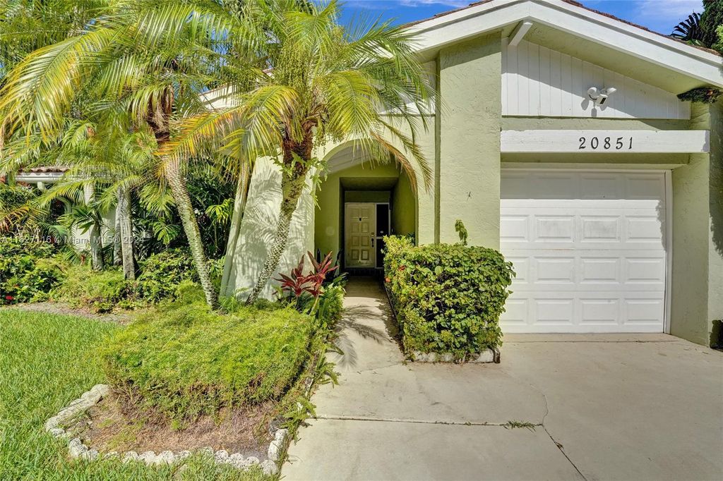 Photo of 20851 Via Valencia Dr, Boca Raton, FL 33433 (MLS # A11627116)