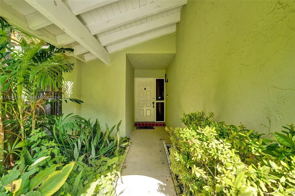 Photo of 20851 Via Valencia Dr, Boca Raton, FL 33433 (MLS # A11627116)