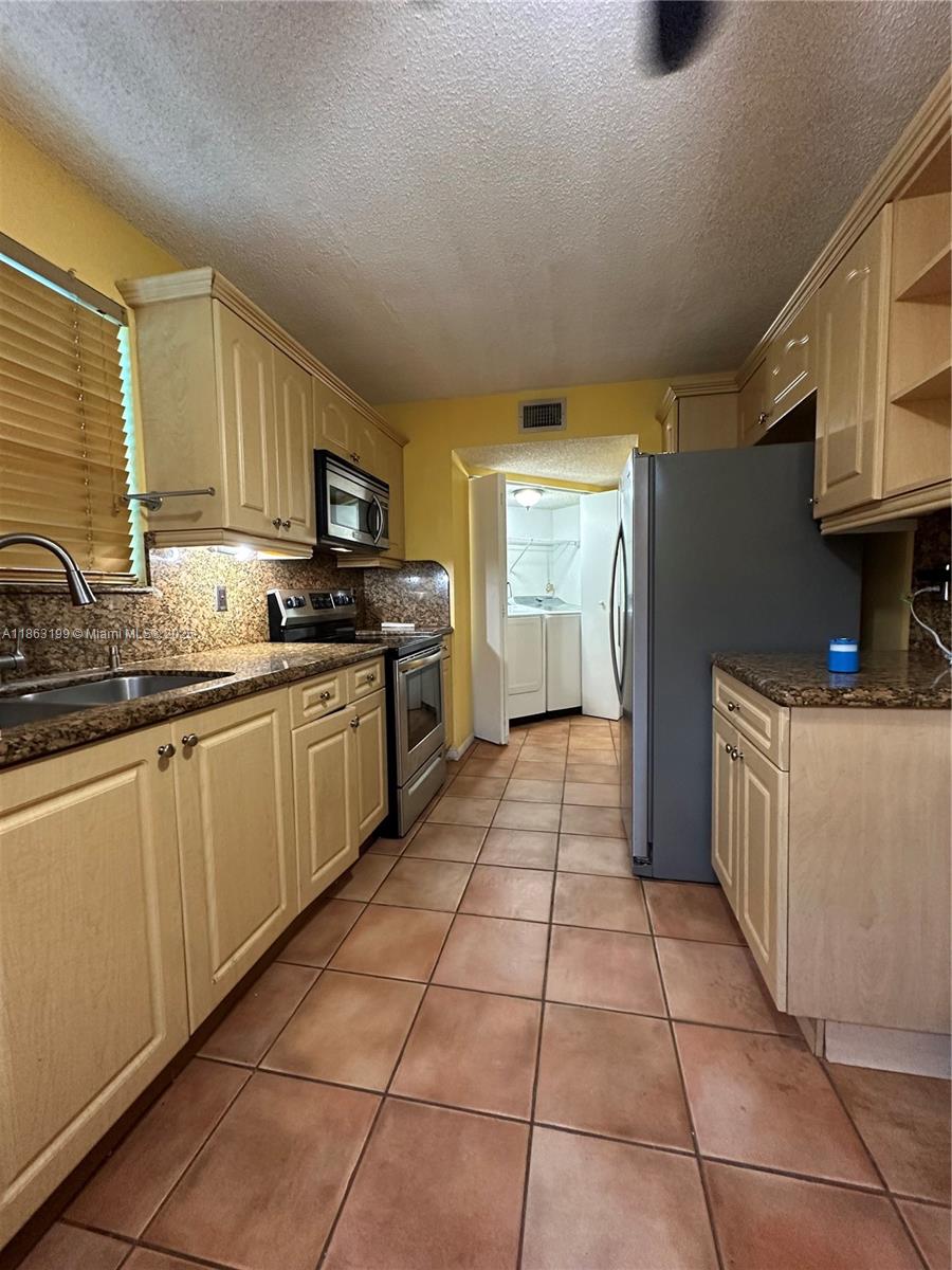 2653 SE 20th Ct 105-D