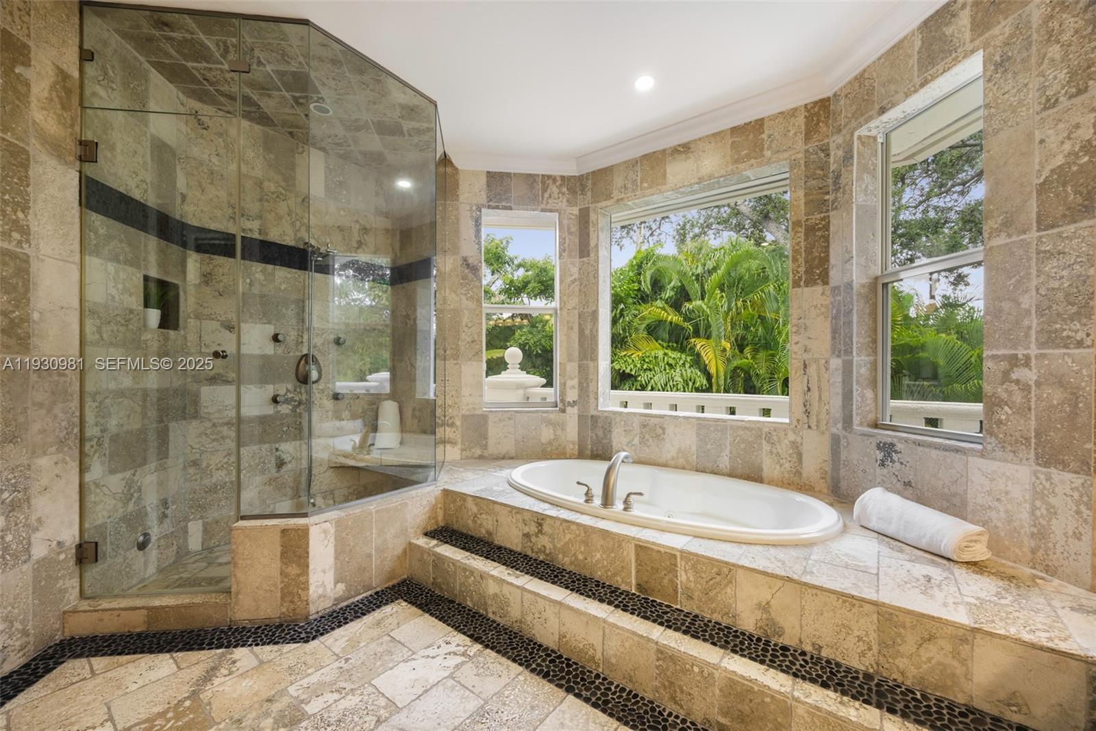 COCONUT GROVE MANOR - Residential