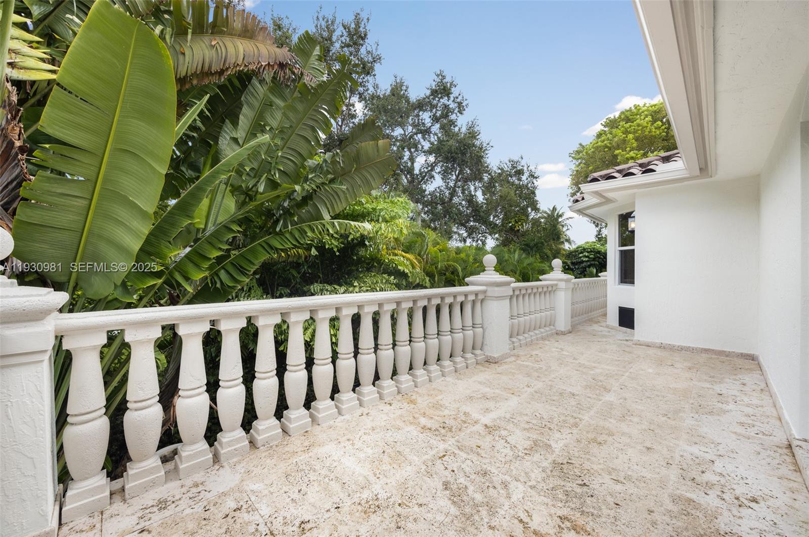 COCONUT GROVE MANOR - Residential