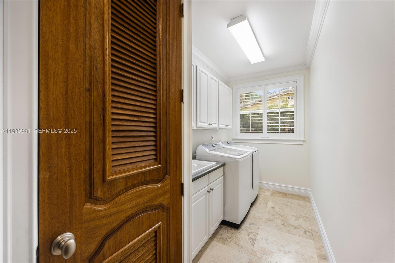 COCONUT GROVE MANOR - Residential