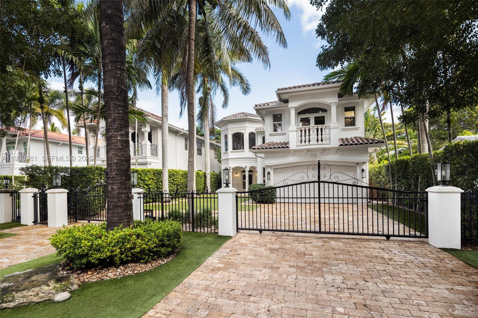 COCONUT GROVE MANOR - Residential
