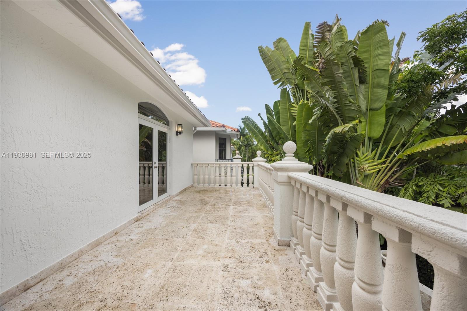 COCONUT GROVE MANOR - Residential