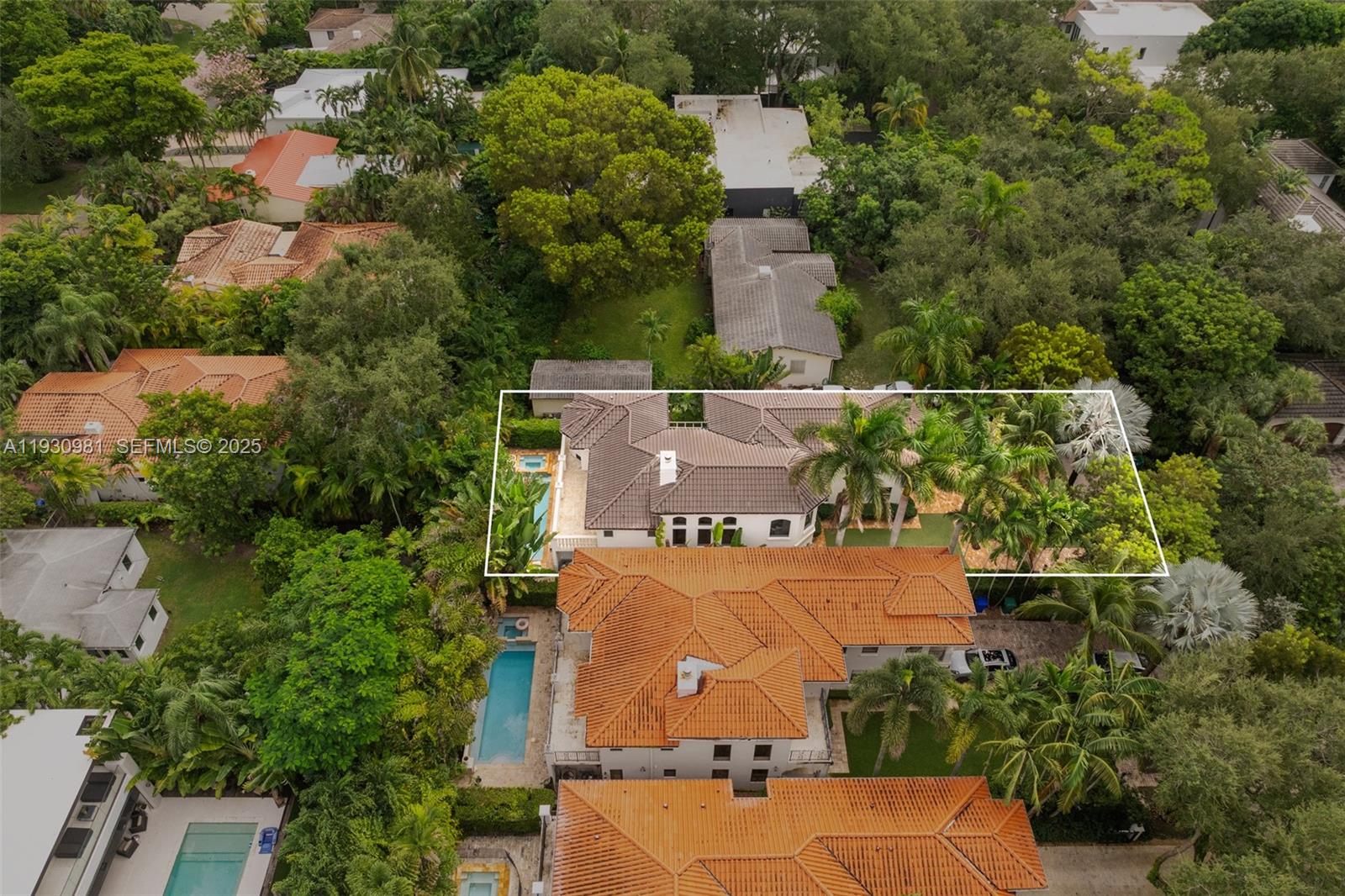 COCONUT GROVE MANOR - Residential
