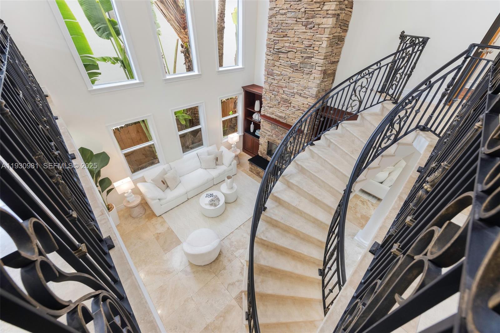 COCONUT GROVE MANOR - Residential