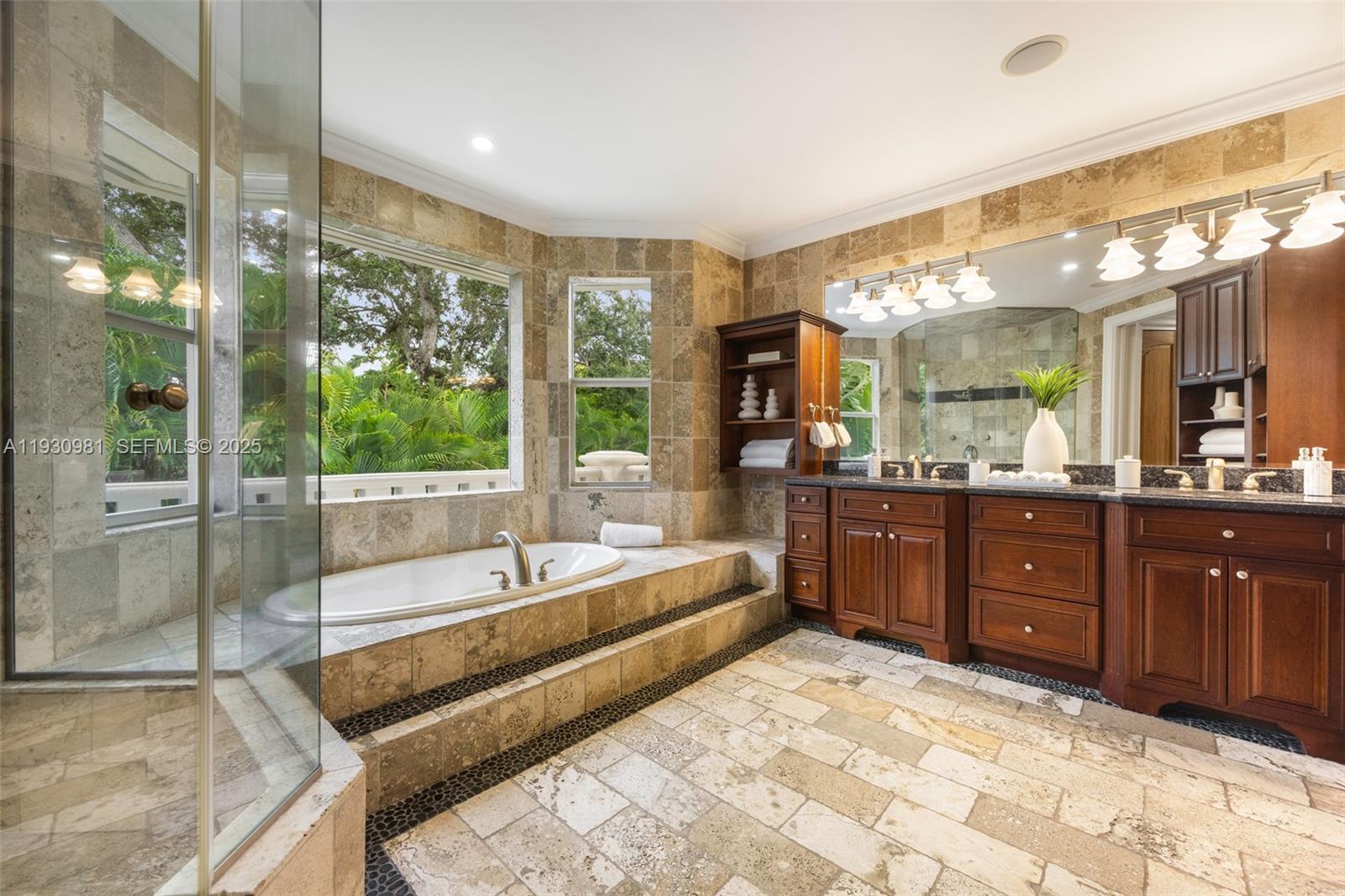 COCONUT GROVE MANOR - Residential