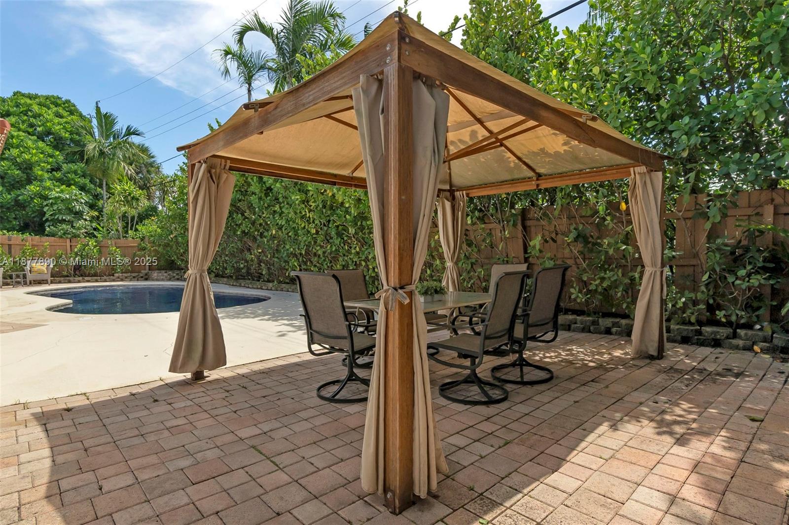 CORAL WOODS - Residential